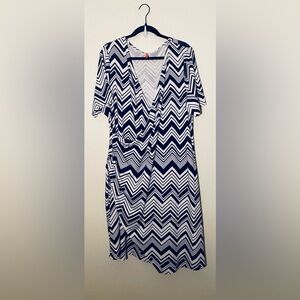 Pre-Loved Ruby Ribbon Navy Blue and White Chevron Dress Size: 3XL
